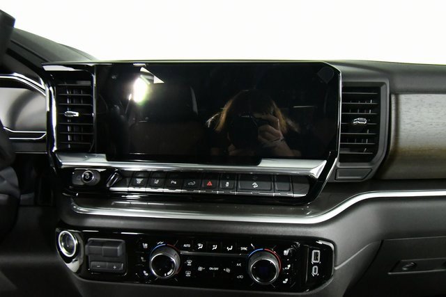 2025 Chevrolet Silverado 3500HD High Country photo 3