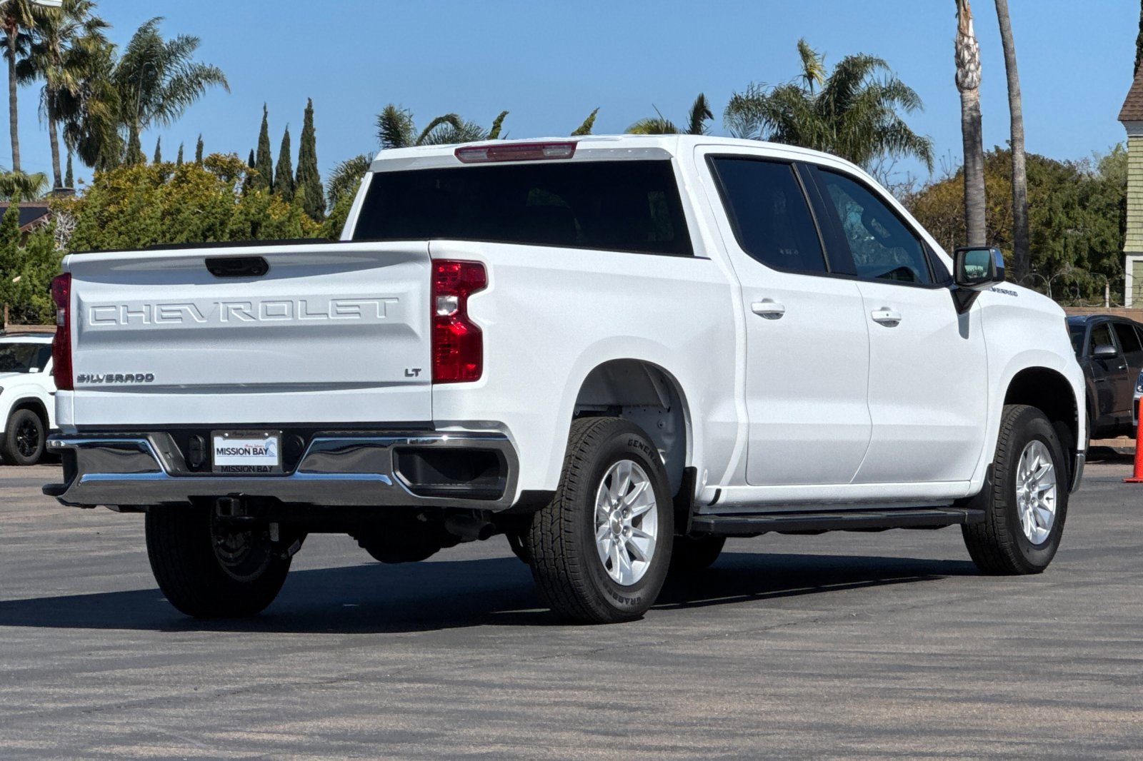 2025 Chevrolet Silverado 1500 LT photo 4