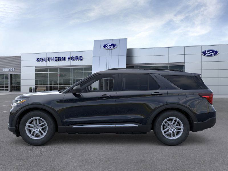 2025 Ford Explorer photo 2