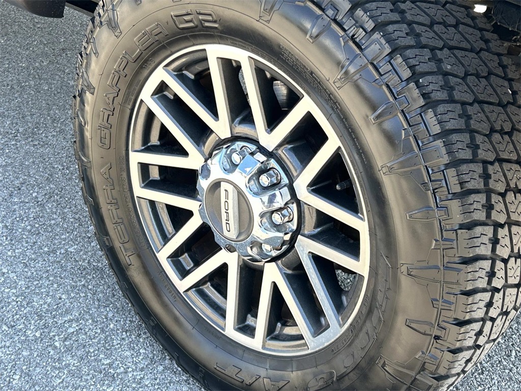 2017 Ford F-250 Lariat photo 12