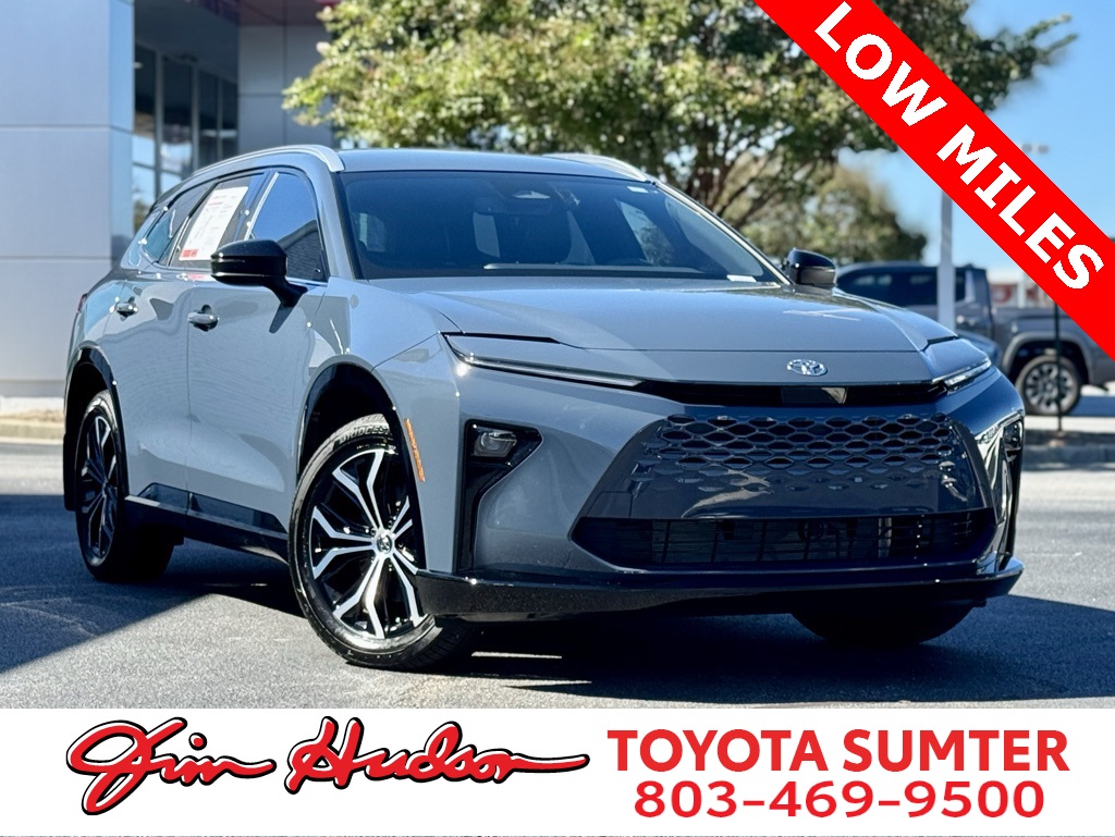 2025 Toyota Crown Signia XLE's photo