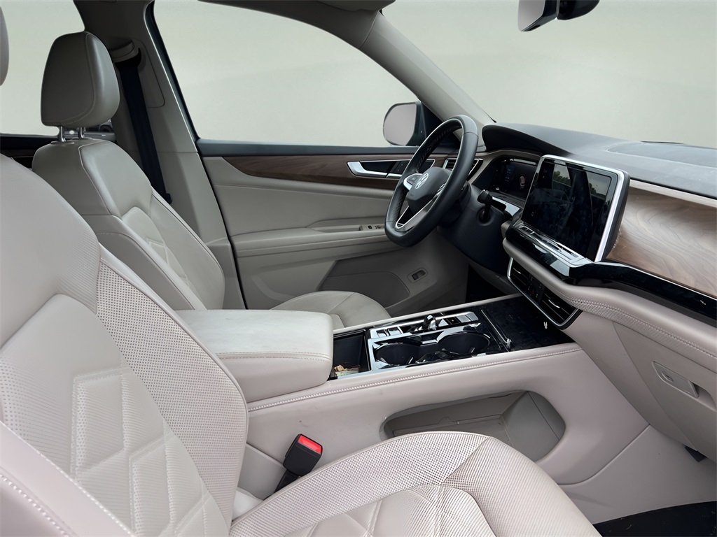 2024 Volkswagen Atlas SE Technology photo 13