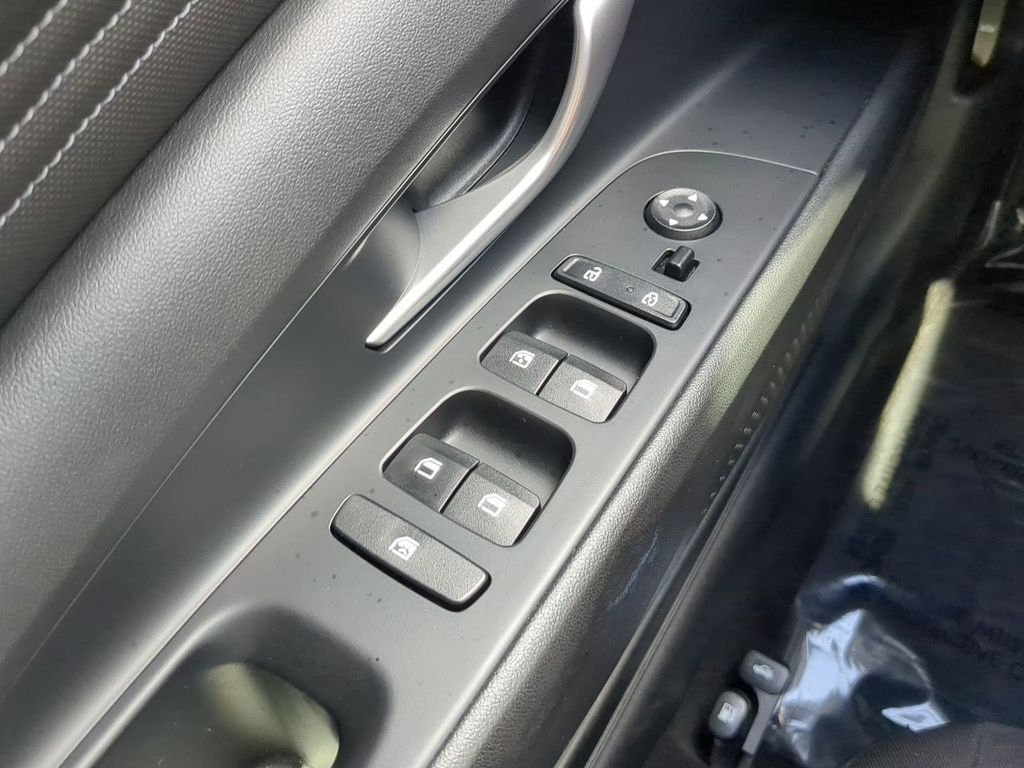 2023 Hyundai Elantra SEL photo 20
