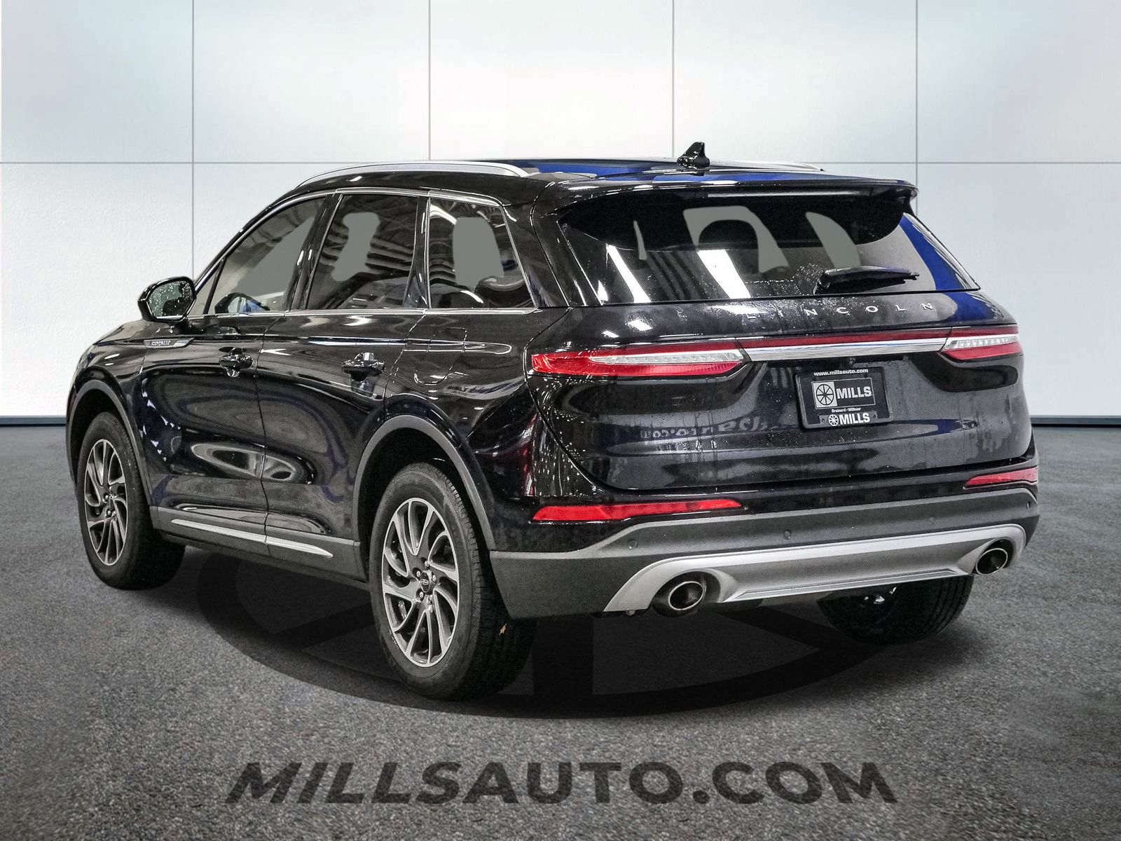2020 Lincoln Corsair Standard photo 5