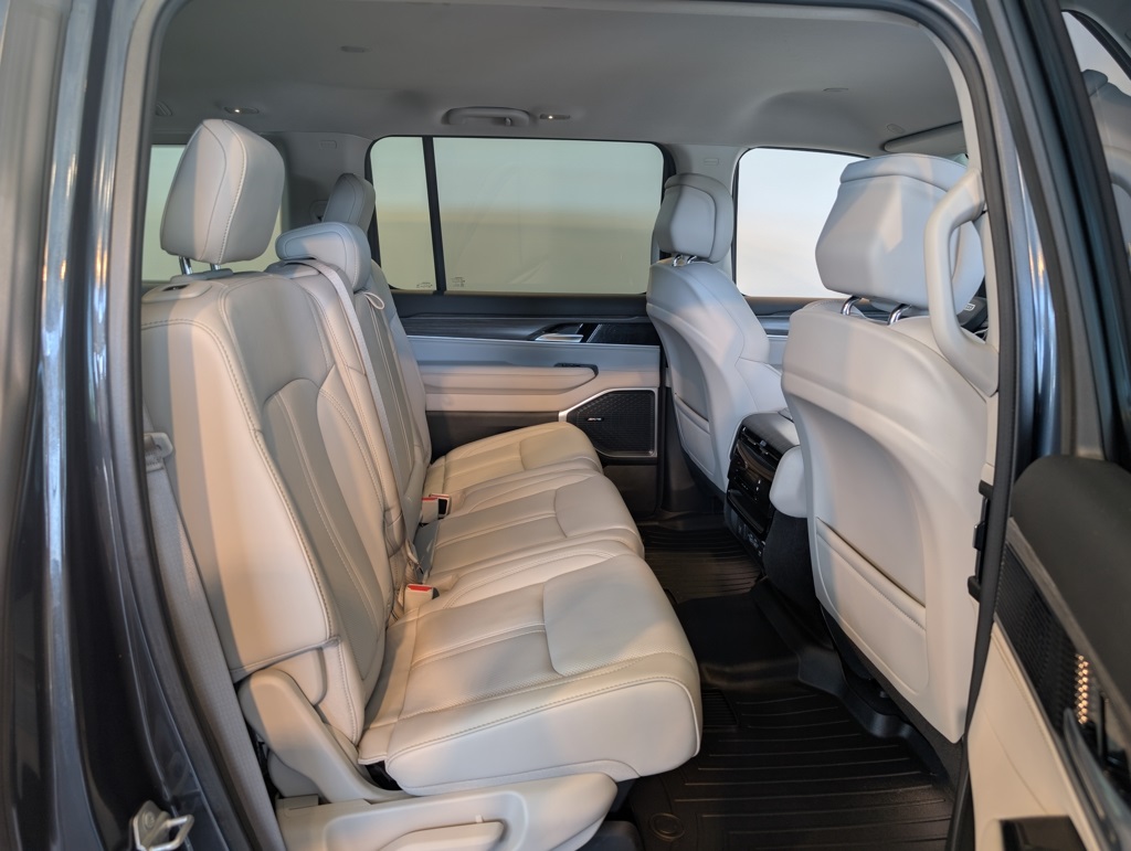 2023 Jeep Wagoneer Series III Limited photo 21