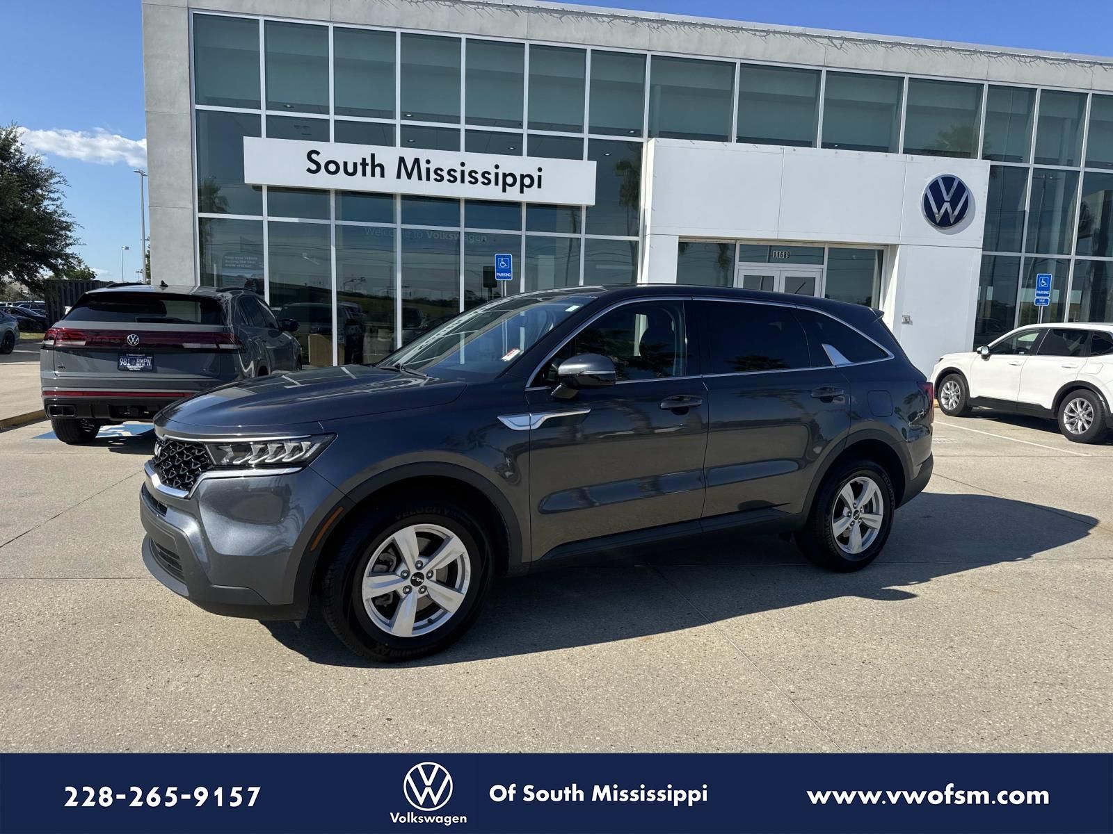 2023 Kia Sorento LX's photo