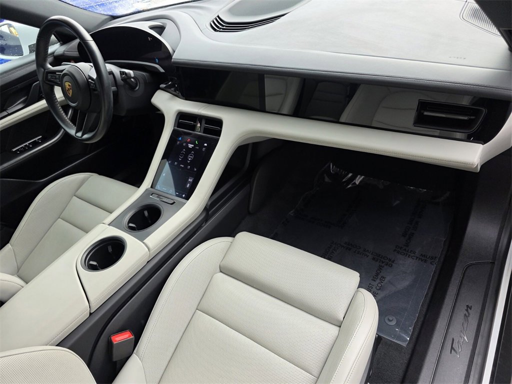 2021 Porsche Taycan Base photo 32