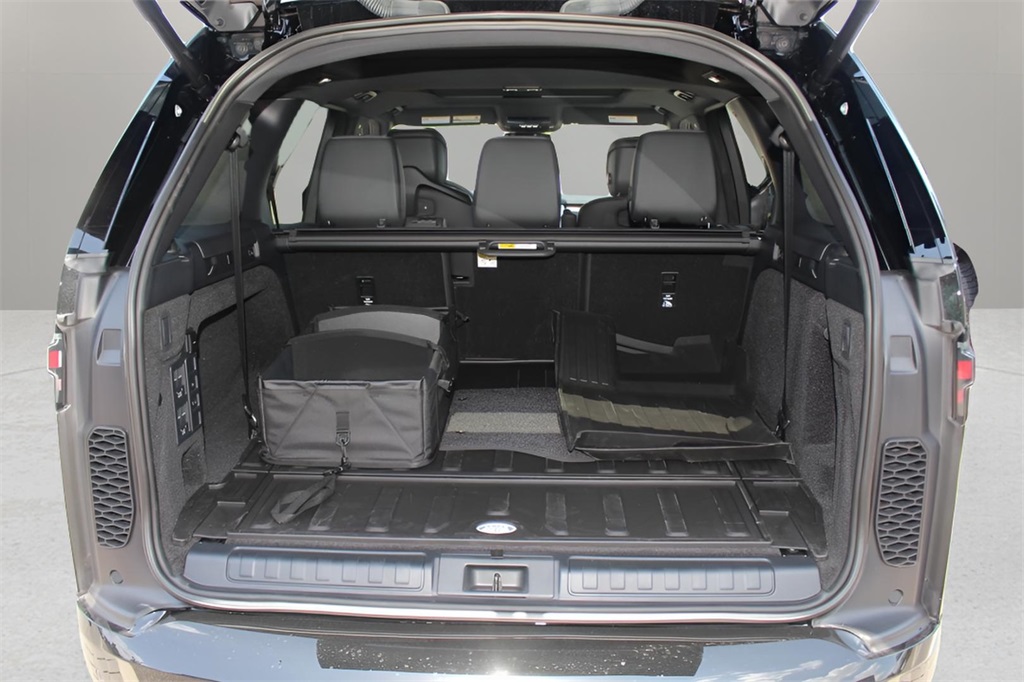2025 Land Rover Discovery SE photo 12