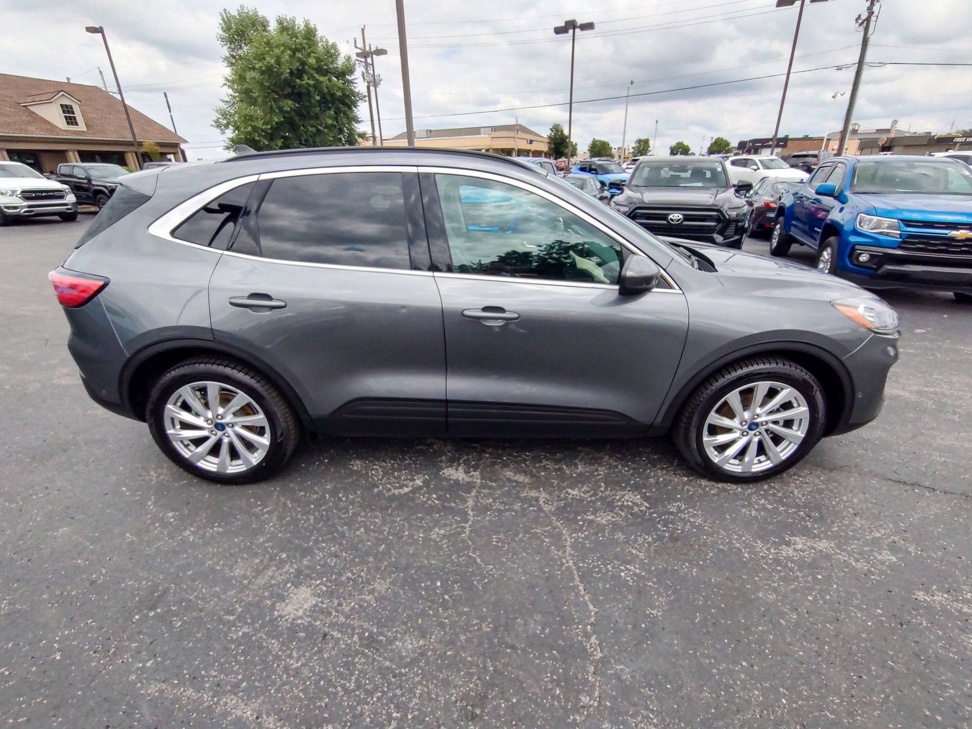 2021 Ford Escape Titanium Hybrid photo 8