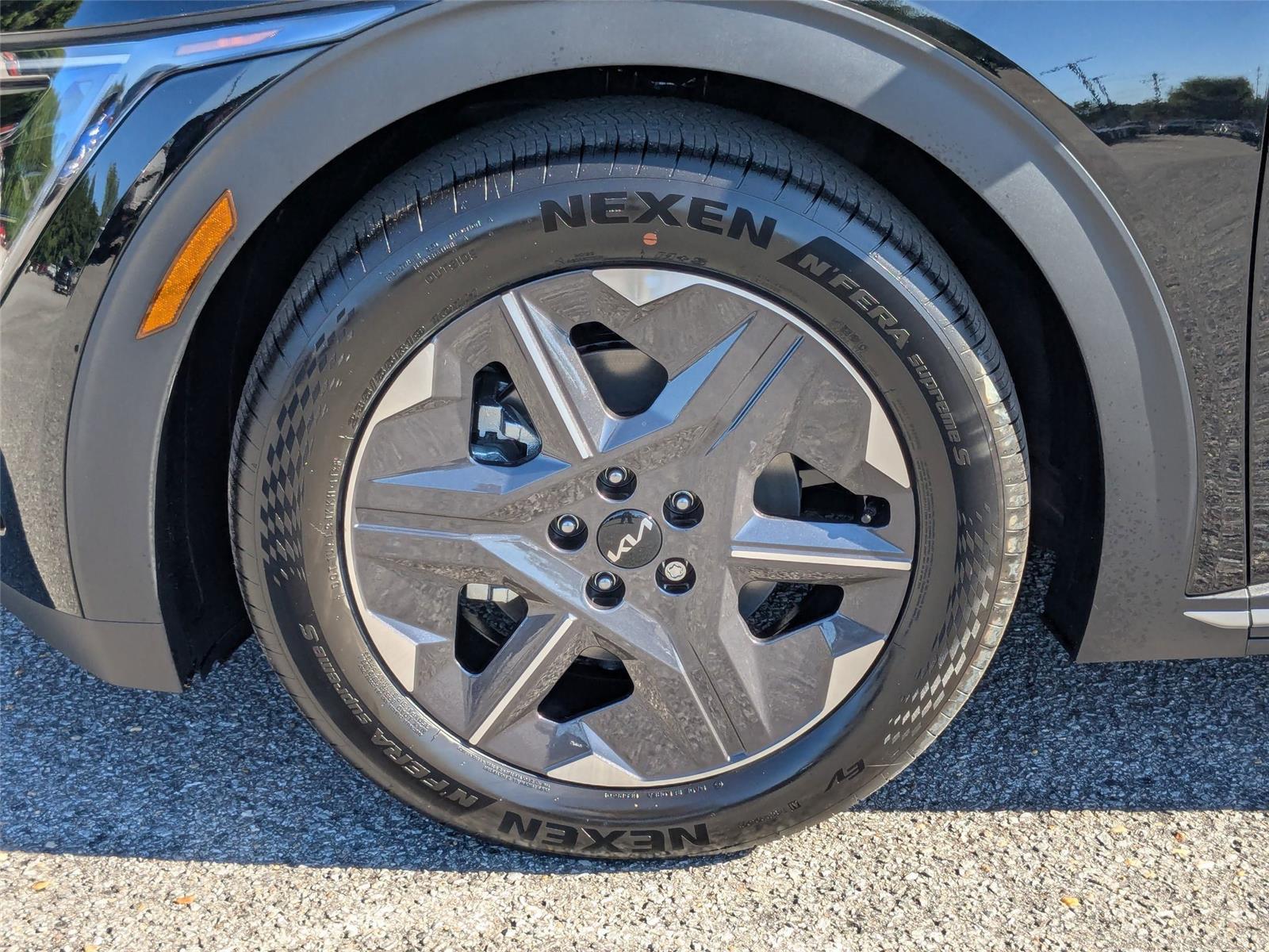 2025 Kia EV6 Light photo 3