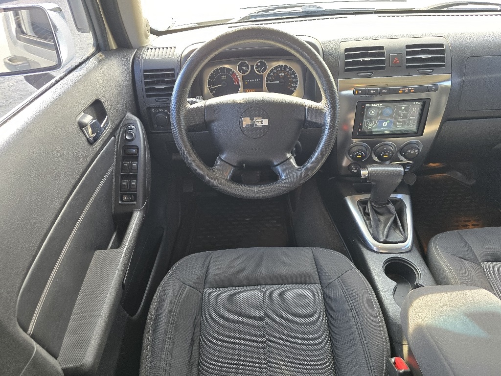 2009 Hummer H3 Base photo 3