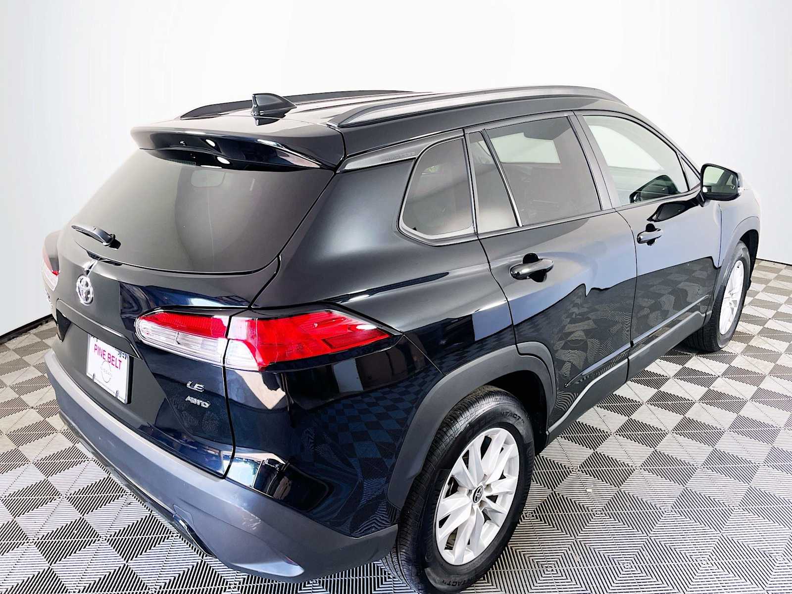 2023 Toyota Corolla Cross LE photo 4