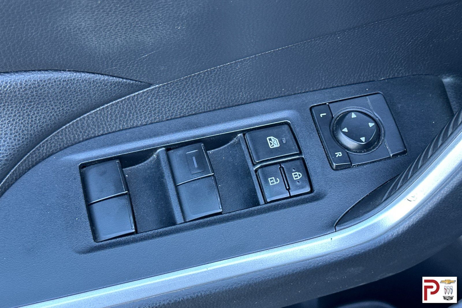 2020 Toyota RAV4 Hybrid XLE photo 11