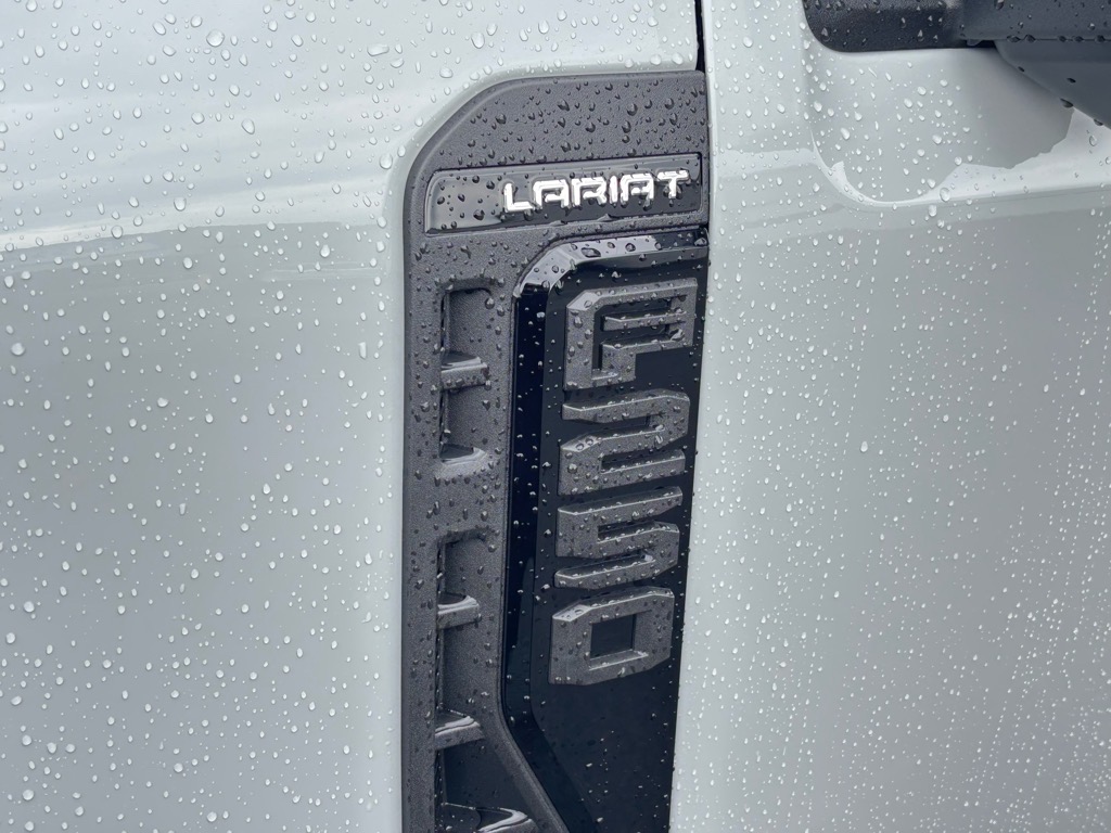 2025 Ford F-250 Lariat photo 4