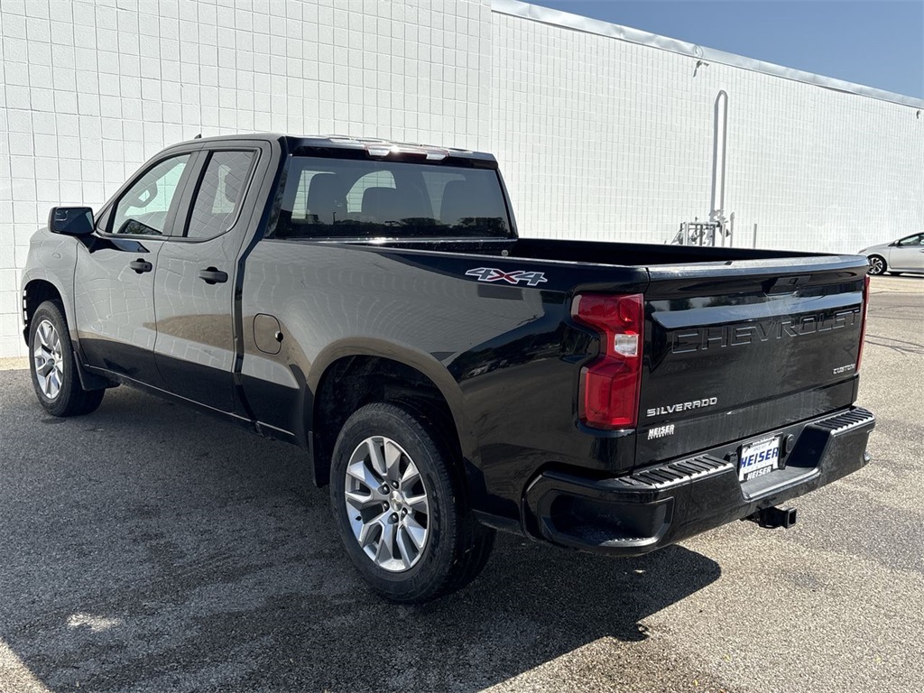 2020 Chevrolet Silverado 1500 Custom photo 11