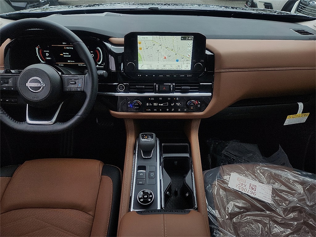 2025 Nissan Pathfinder Platinum photo 8