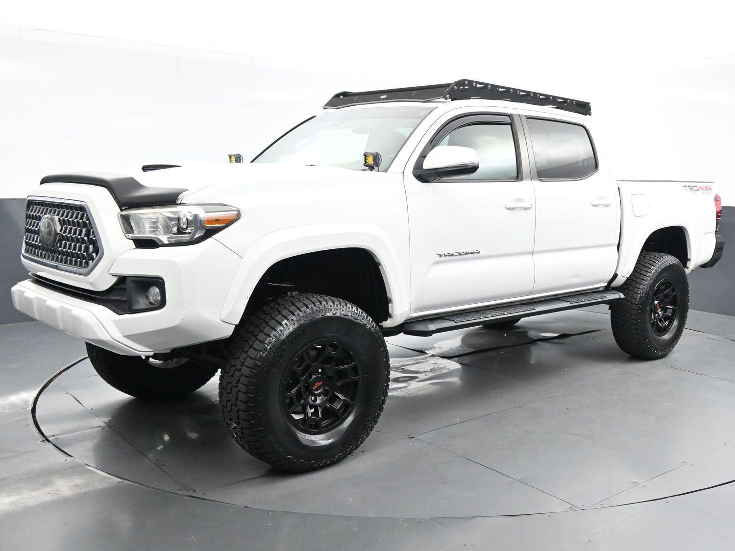 2019 Toyota Tacoma TRD Sport photo 2