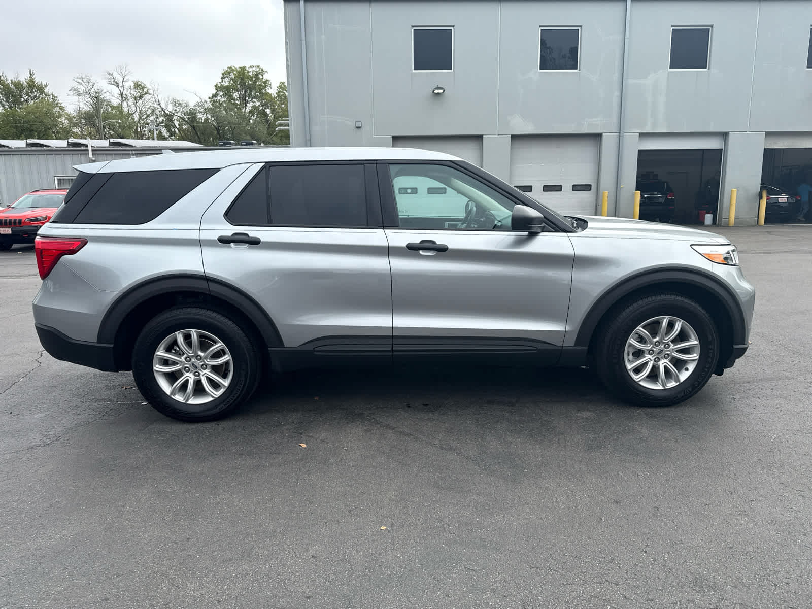 2020 Ford Explorer Base photo 2