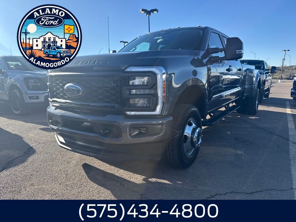 2026 Ford F-350 Super Duty XL's photo