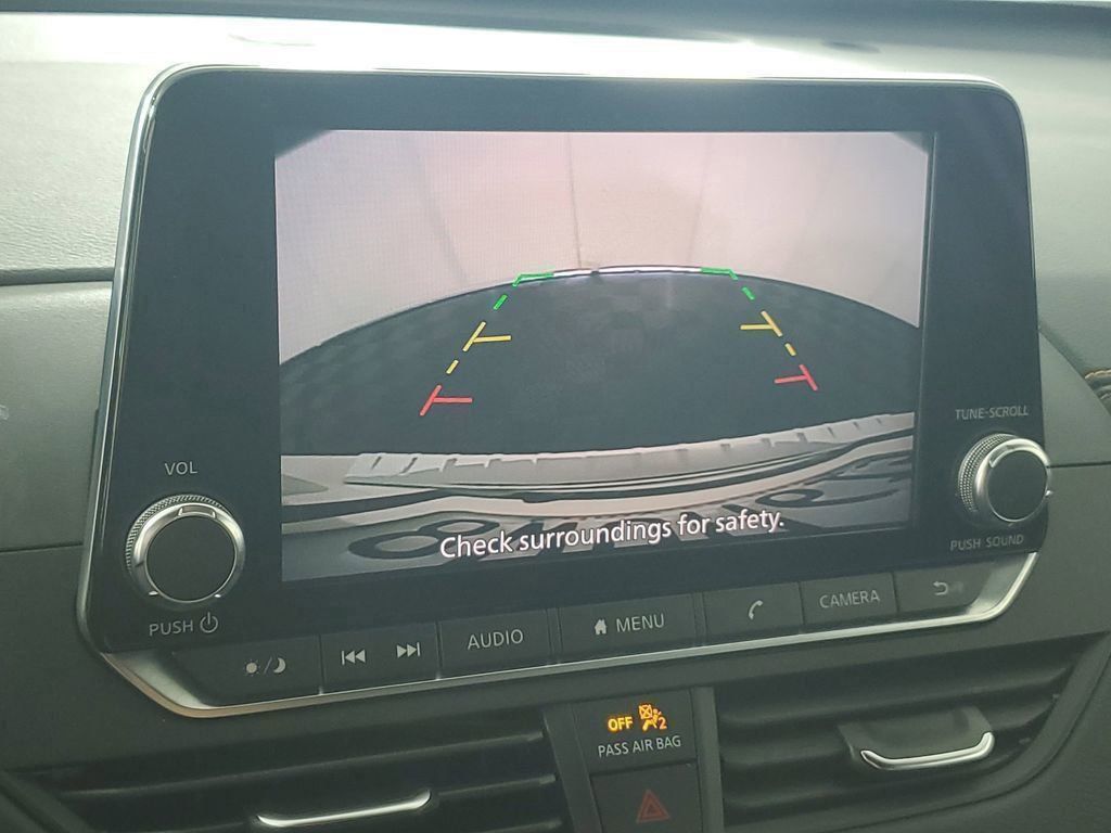 Used 2021 White Nissan 2.5 SR image 19