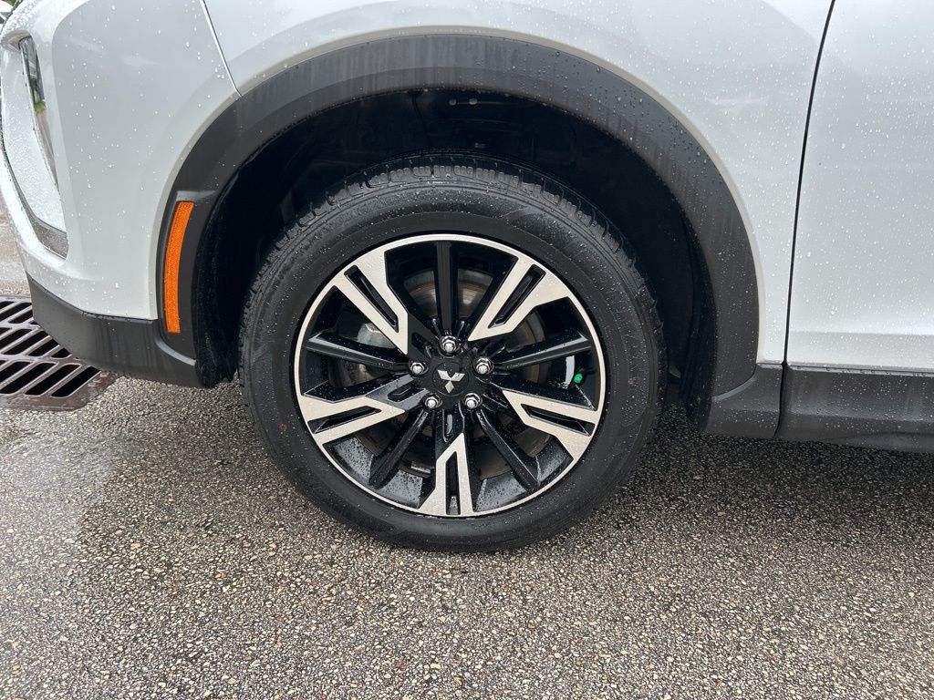 2024 Mitsubishi Eclipse Cross SE photo 45
