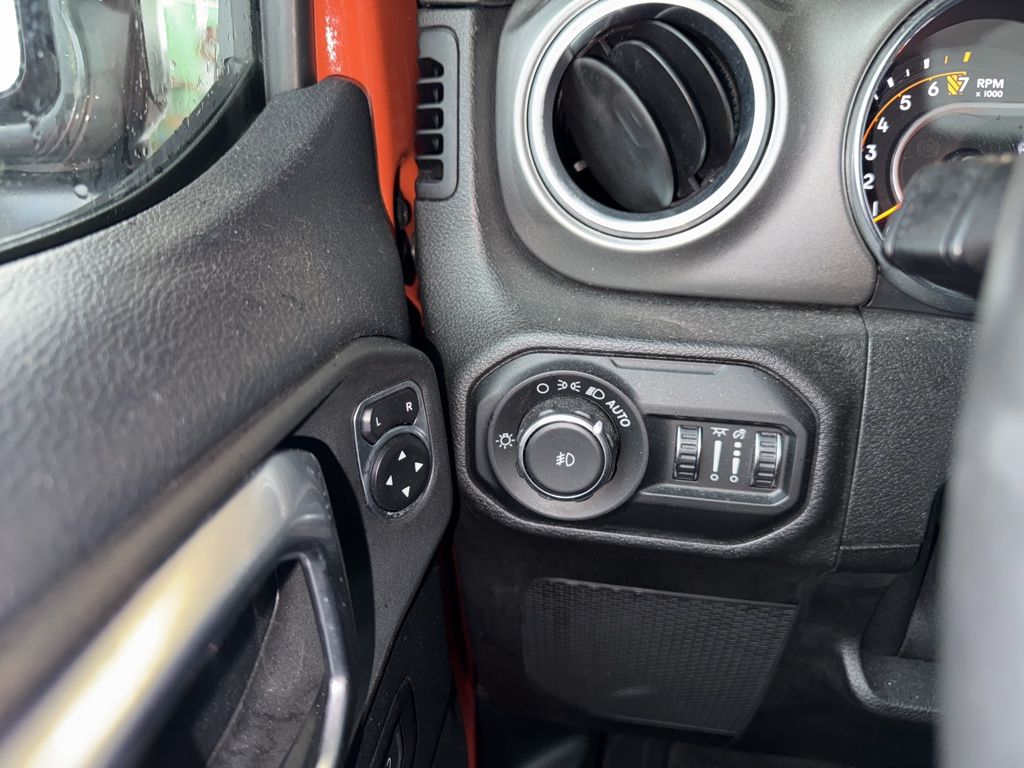 2018 Jeep Wrangler Unlimited Sahara photo 12