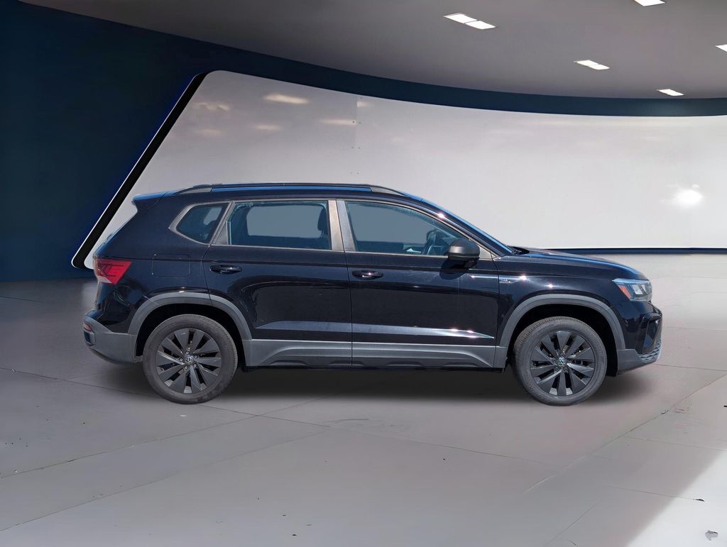 2022 Volkswagen Taos S photo 2