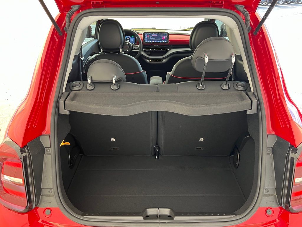 2024 Fiat 500e Red photo 4
