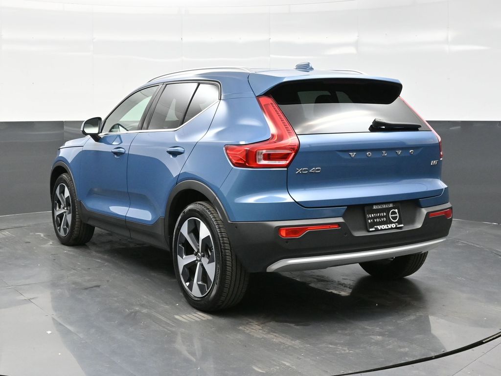 2025 Volvo XC40 Plus photo 4