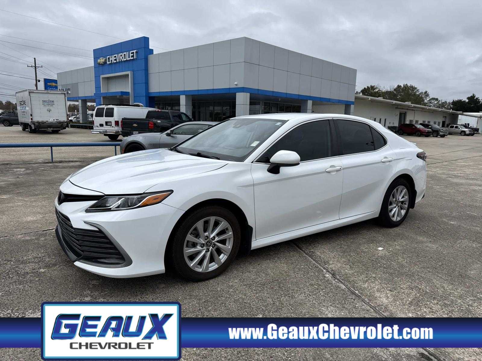 2023 Toyota Camry LE's photo