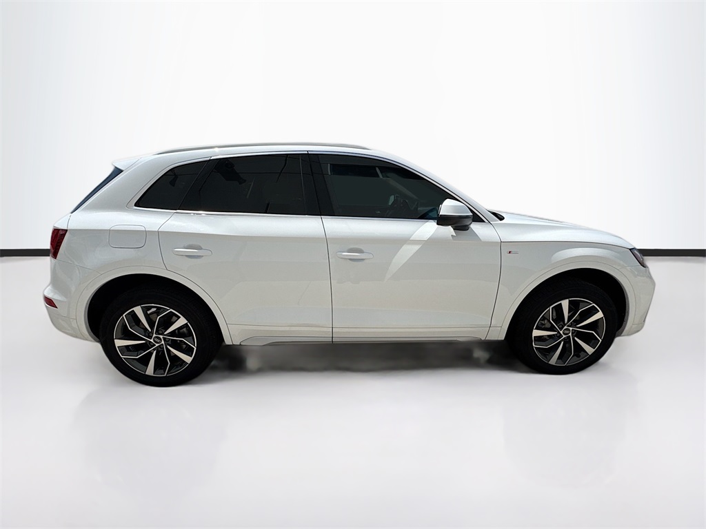 2024 Audi Q5 45 S line Premium Plus photo 2