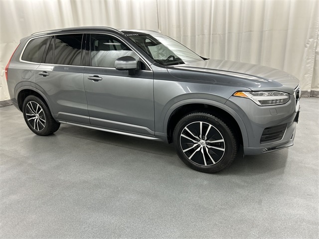 2020 Volvo XC90 Momentum's photo