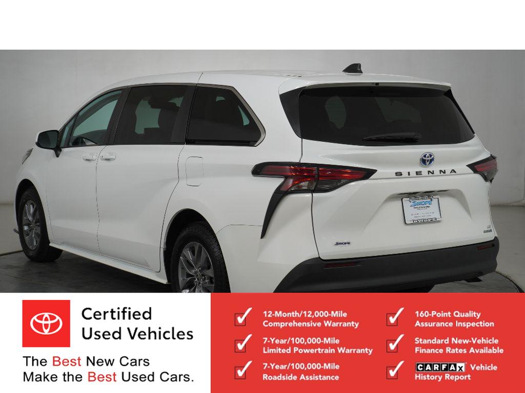 2022 Toyota Sienna LE photo 4