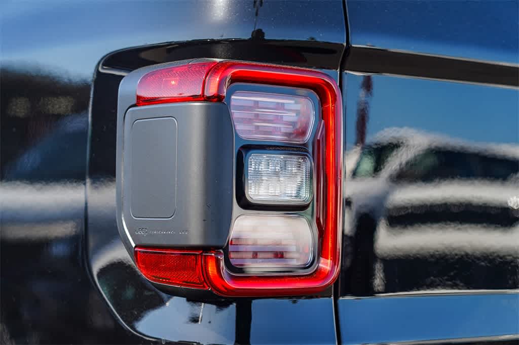 2025 Jeep Gladiator Sport photo 9
