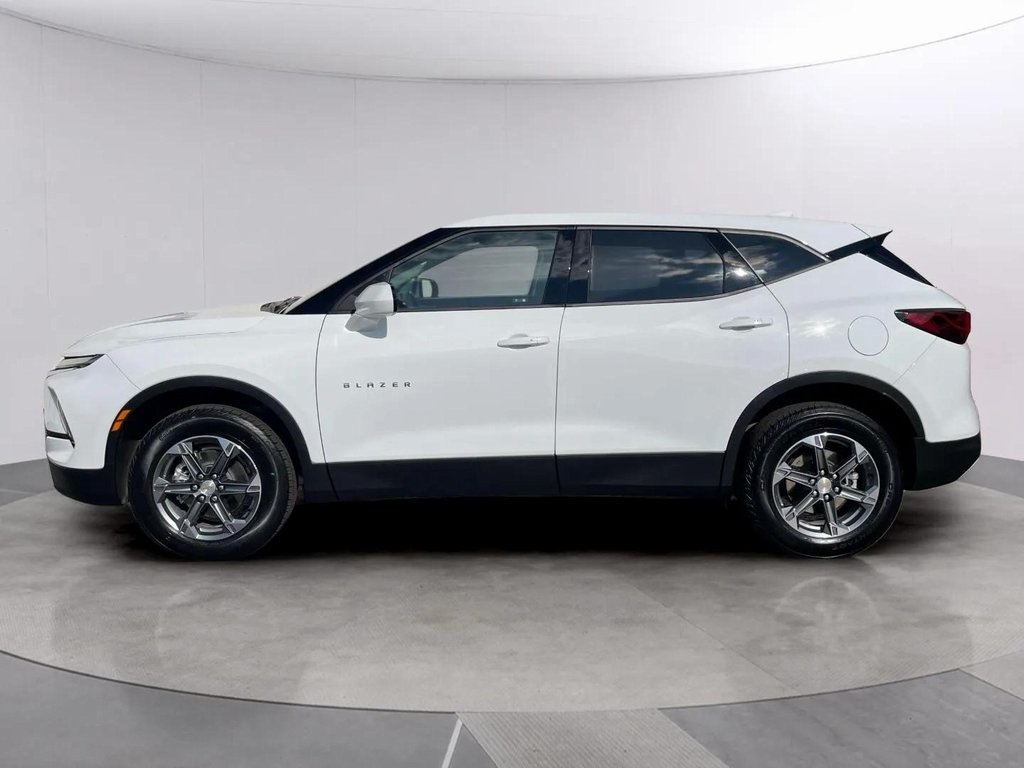 2025 Chevrolet Blazer 2LT photo 2