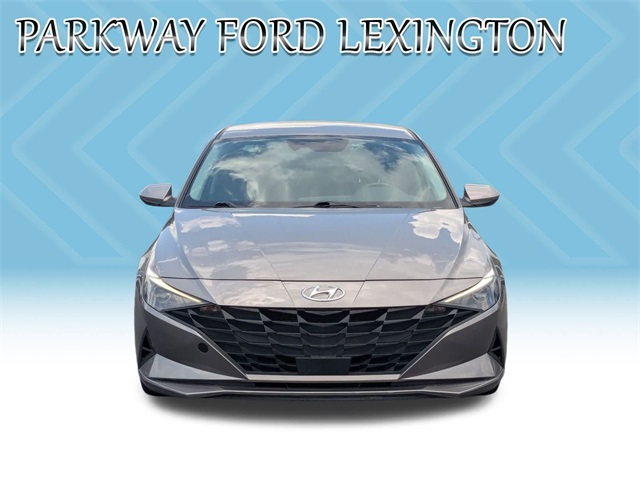 2023 Hyundai Elantra SEL photo 2