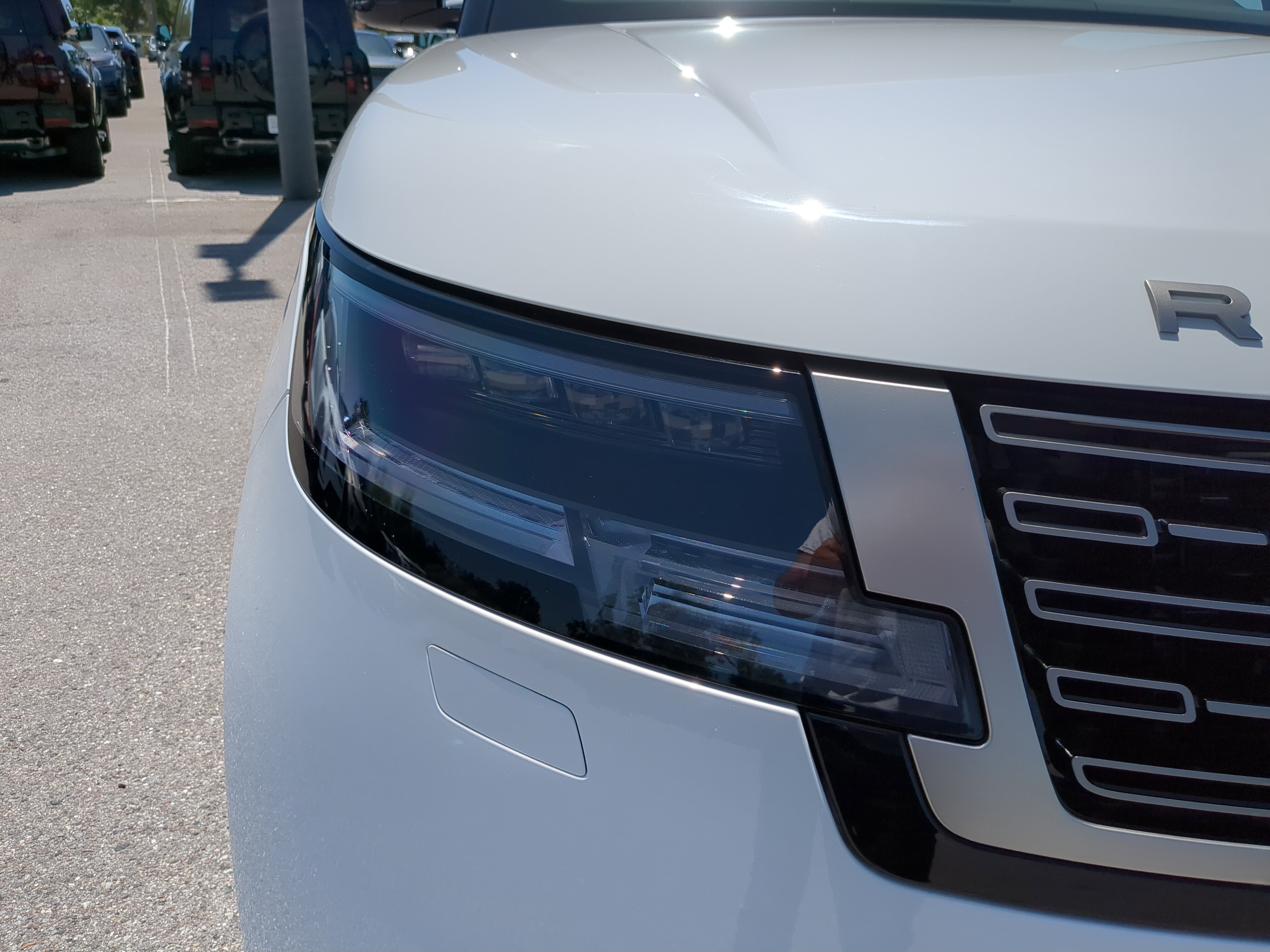 2025 Land Rover Range Rover SE photo 6