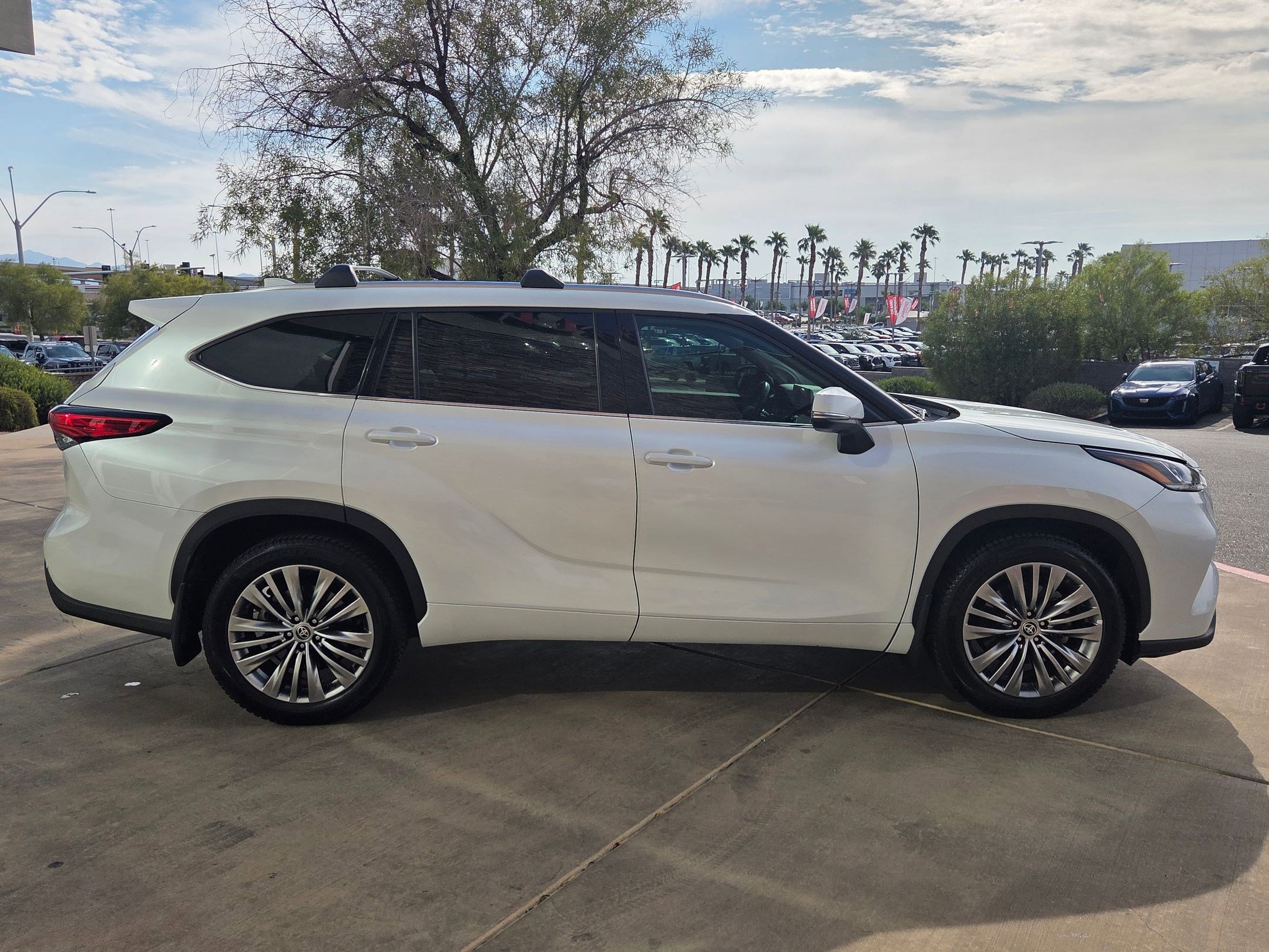 2022 Toyota Highlander Platinum photo 6
