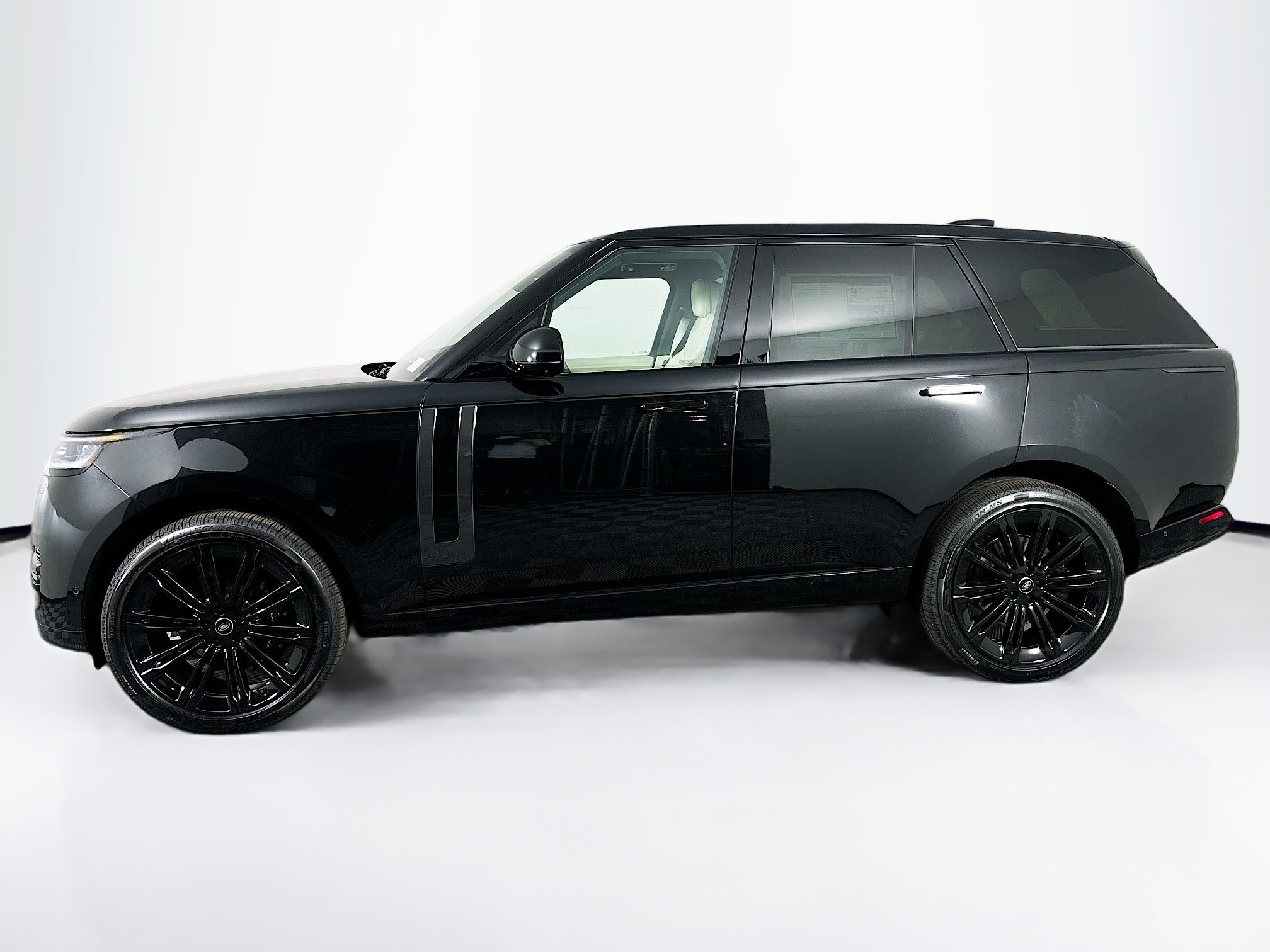2025 Land Rover Range Rover SE photo 8