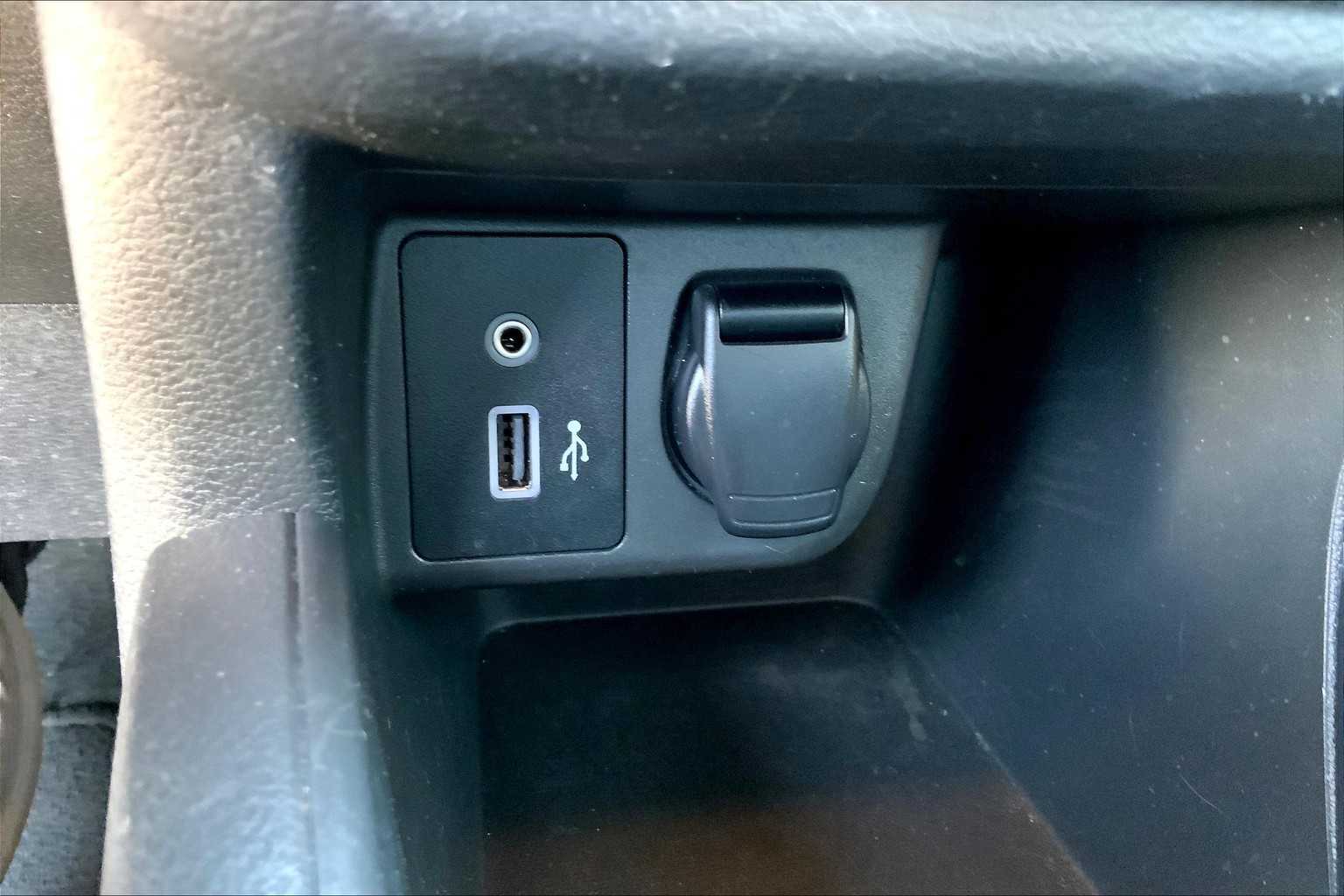 2020 Nissan Versa SR photo 29