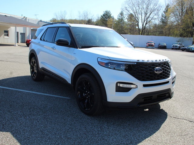 2024 Ford Explorer ST-LINE's photo