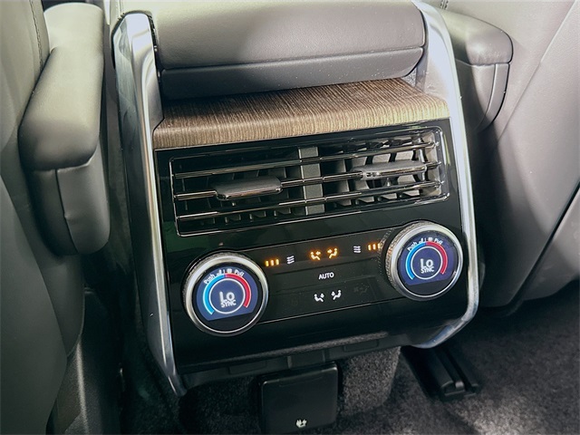 2025 Land Rover Range Rover SE photo 24