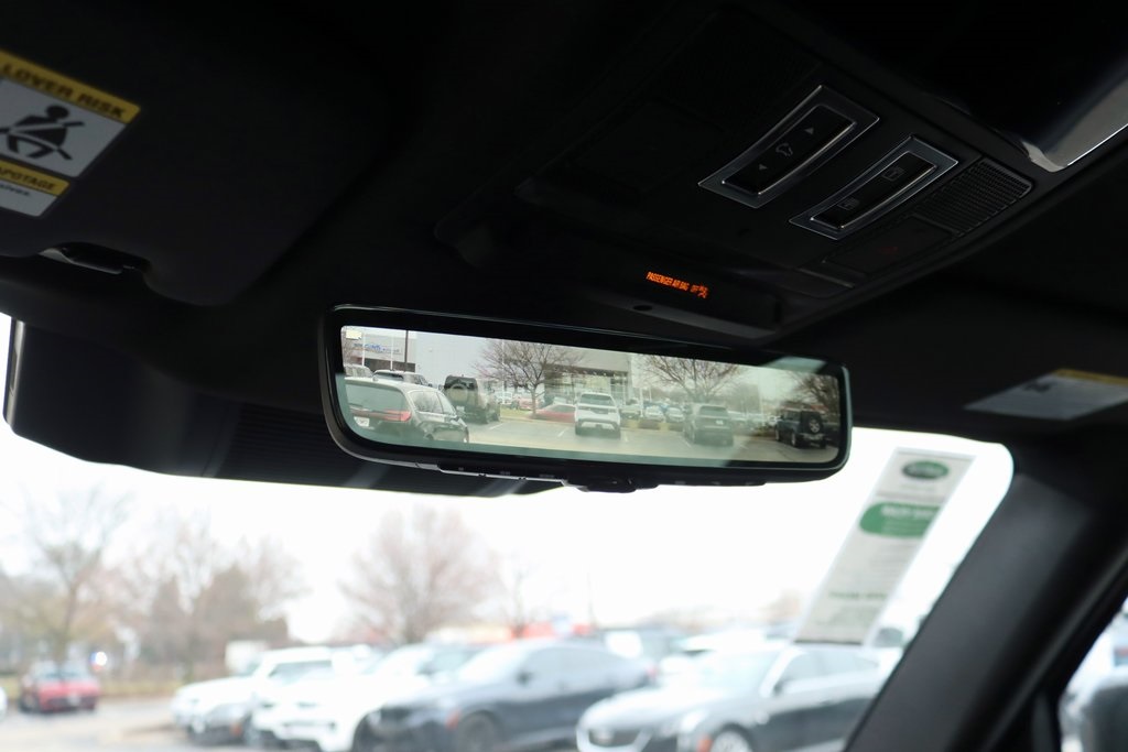 2025 LAND ROVER DEFENDER - Image 15