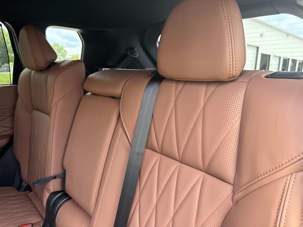 2025 Mitsubishi Outlander SEL photo 13