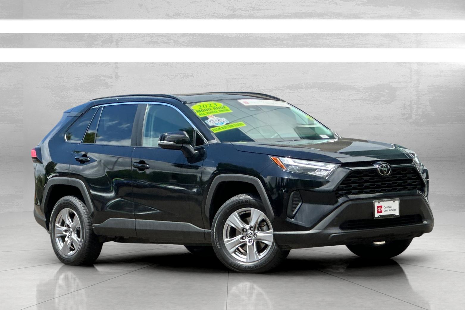 2023 Toyota RAV4 XLE photo 2