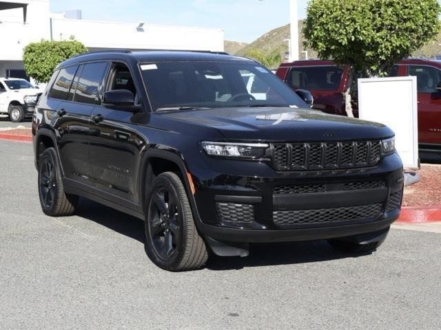 2023 Jeep Grand Cherokee Altitude photo 2