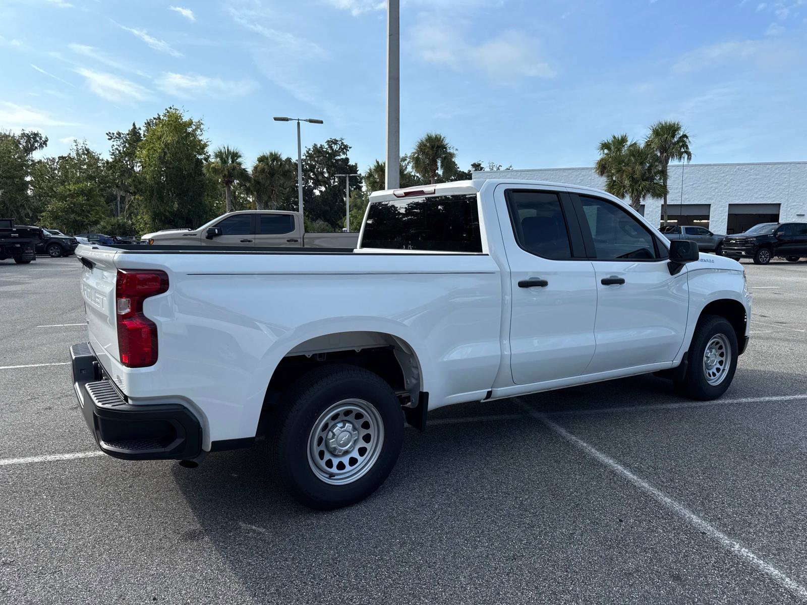 2025 Chevrolet Silverado 1500 photo 3