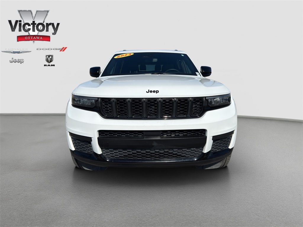2023 Jeep Grand Cherokee Laredo Altitude photo 2