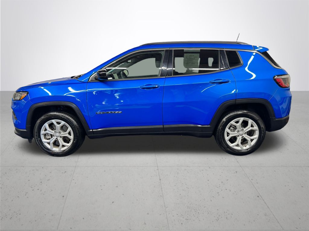 2024 Jeep Compass Latitude photo 3