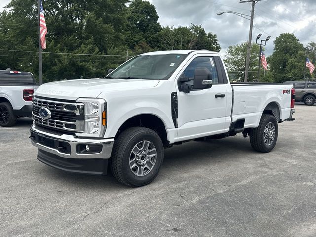 2025 Ford F-350 XLT photo 2